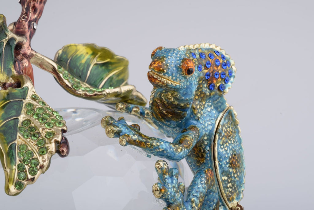 Crystal Apple with a Chameleon-1