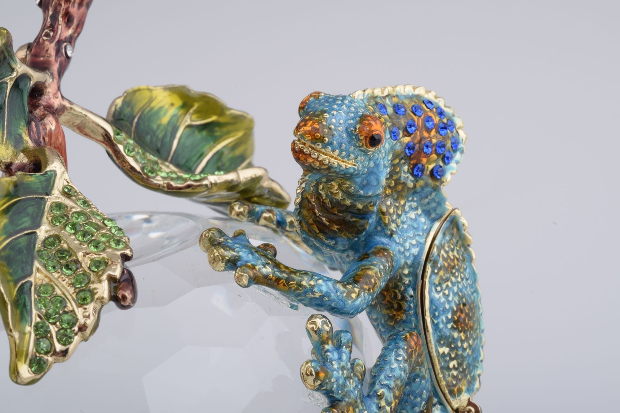 Crystal Apple with a Chameleon-1