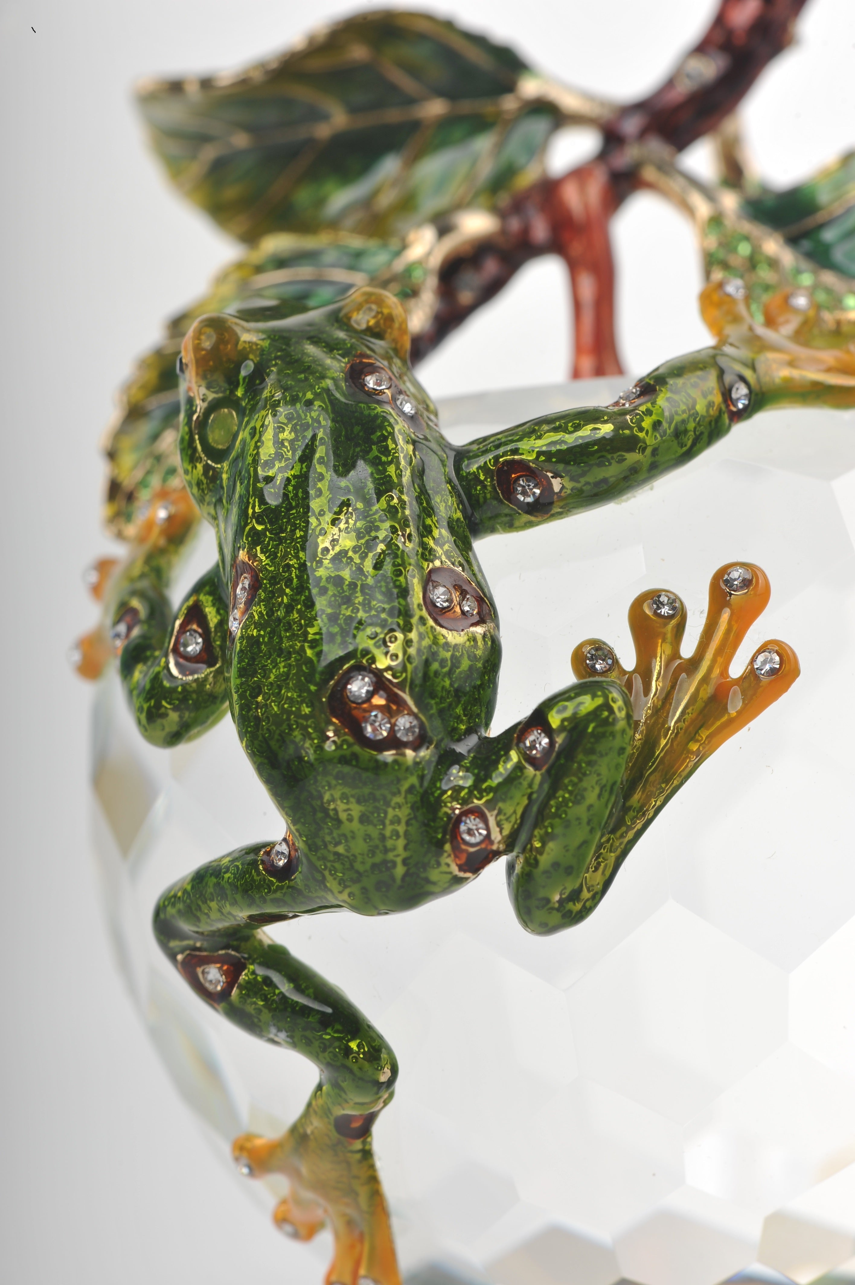 Crystal Apple with a Green Frog on it-2