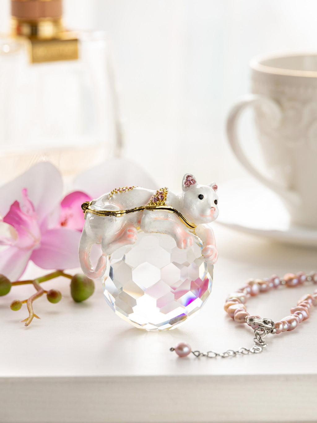 White Cat on Crystal-1