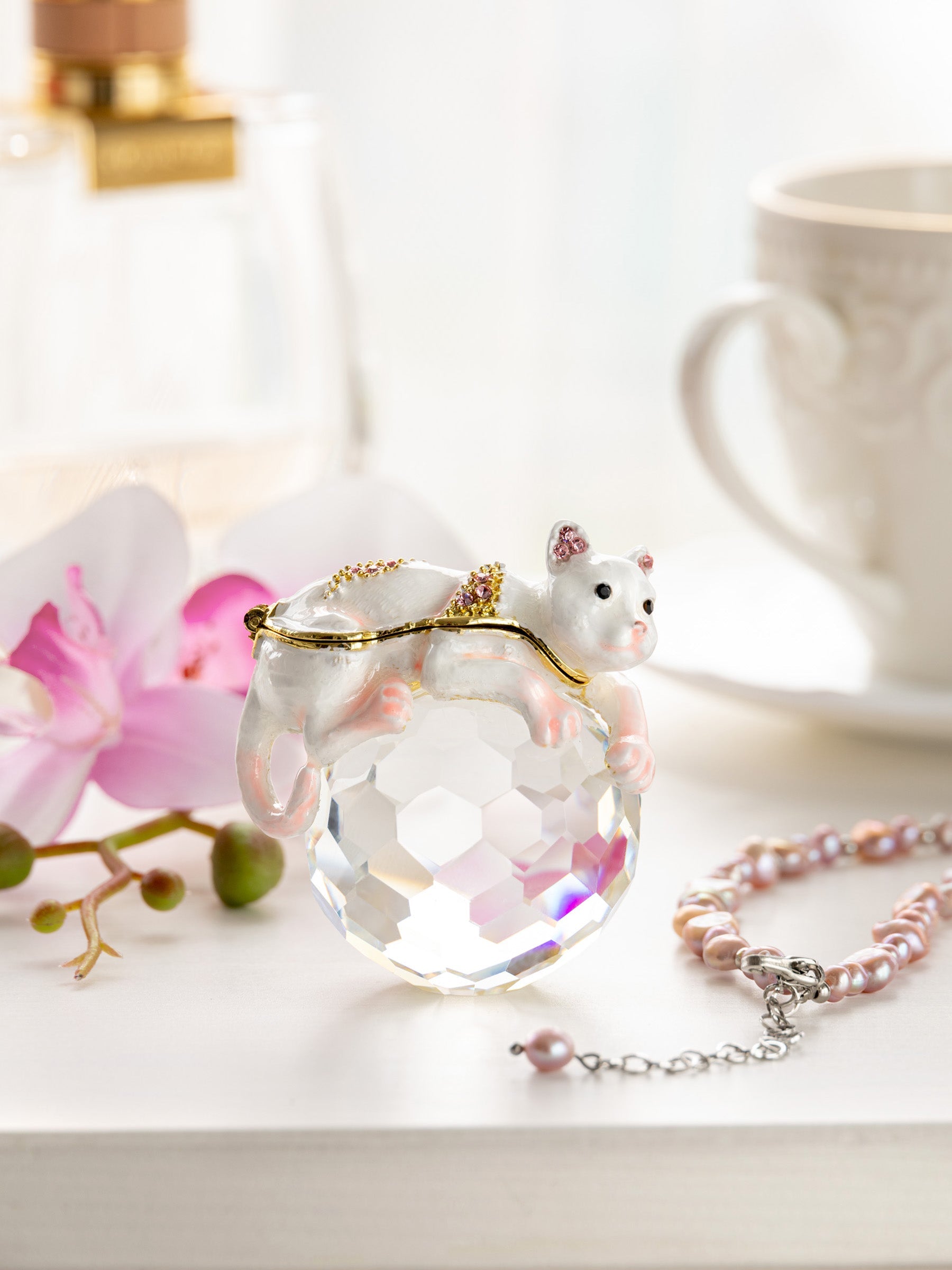 White Cat on Crystal-1