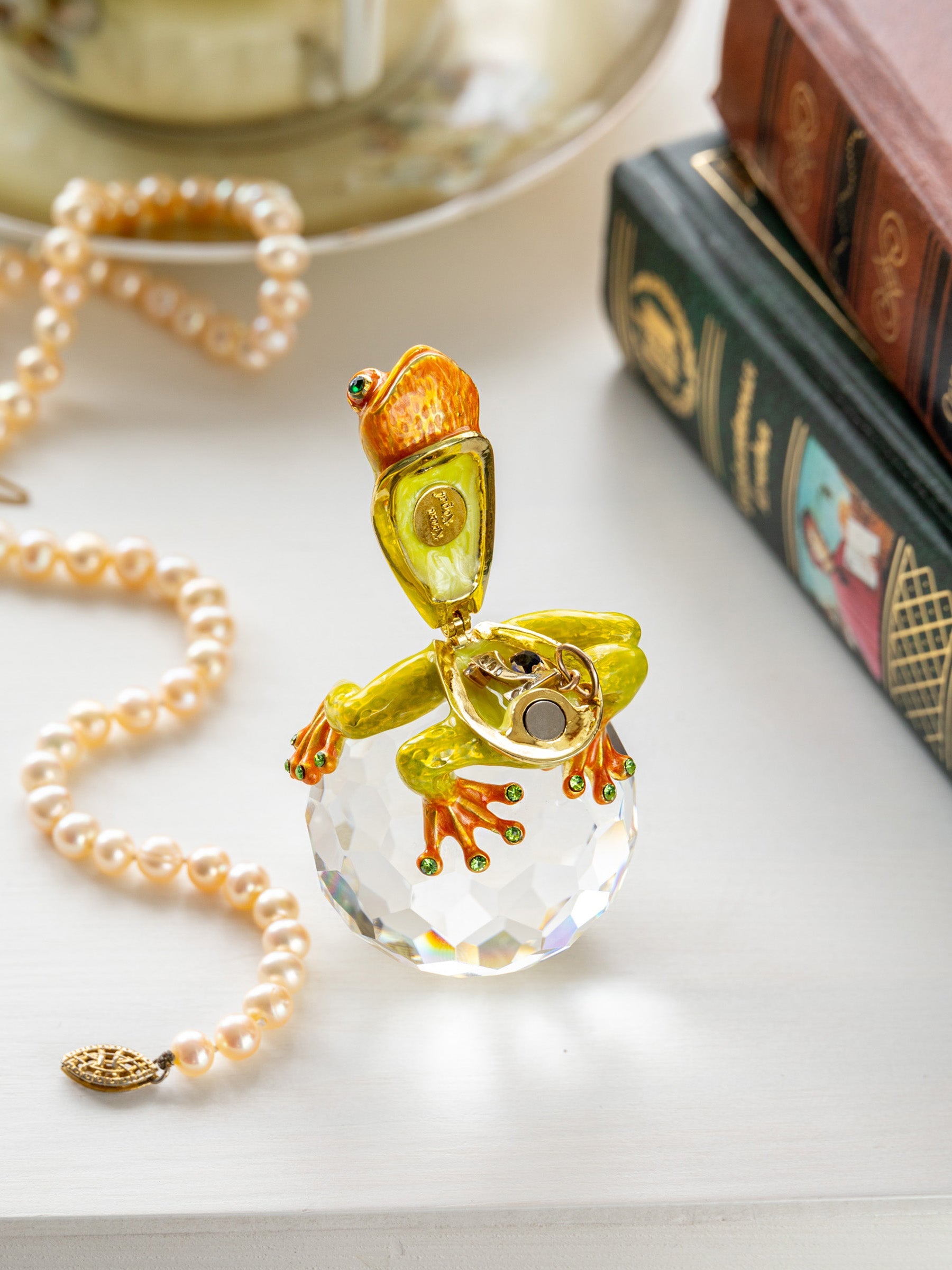 Frog on Crystal-1