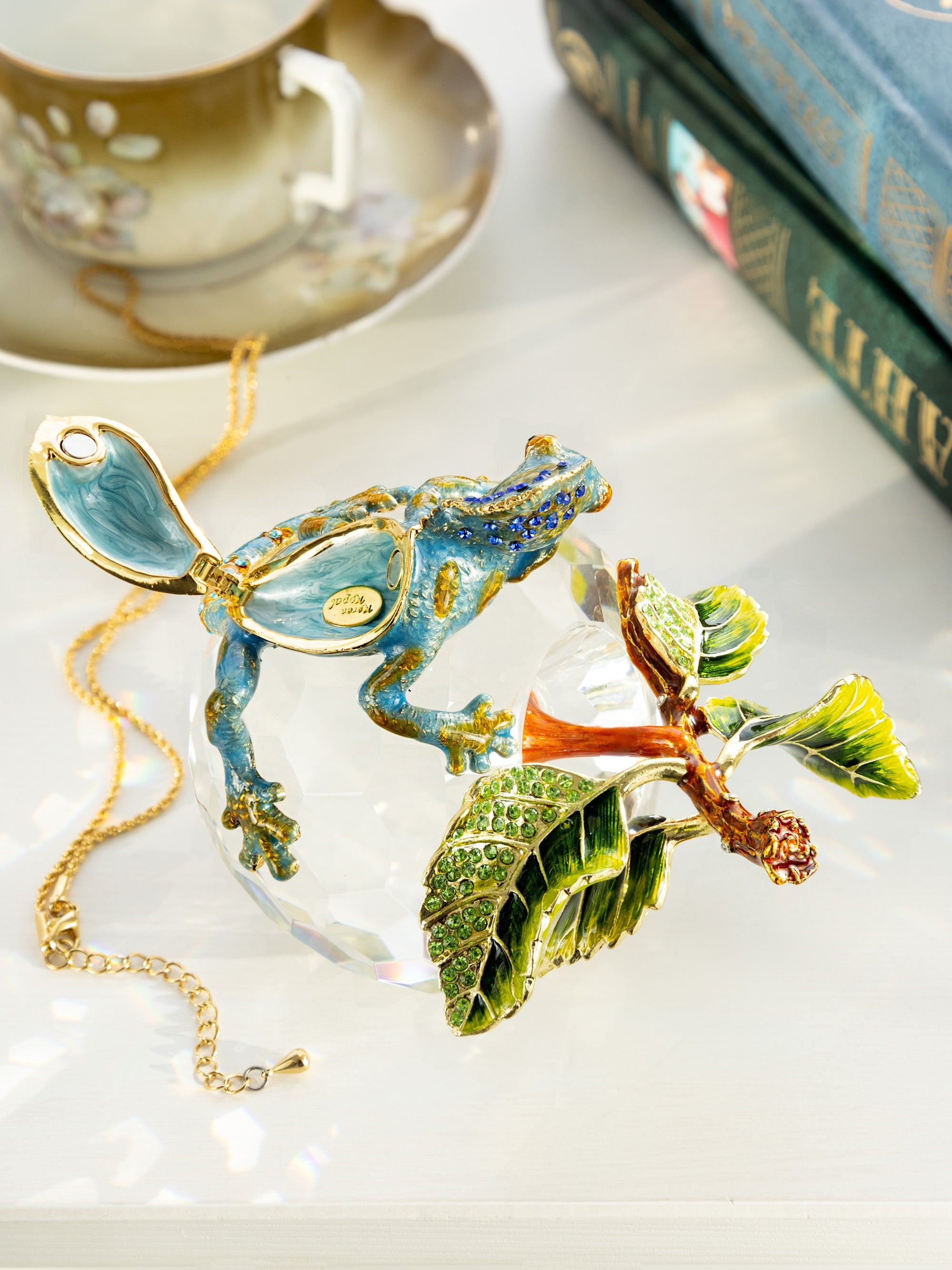 Crystal Apple with a Chameleon-2