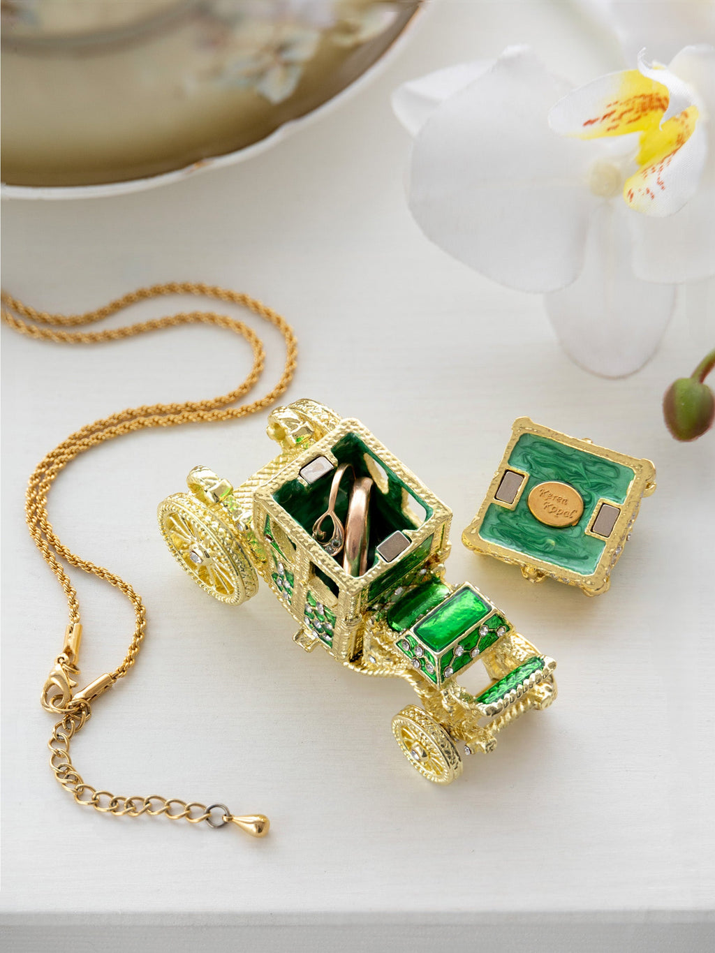 Gold & Green Carriage-1