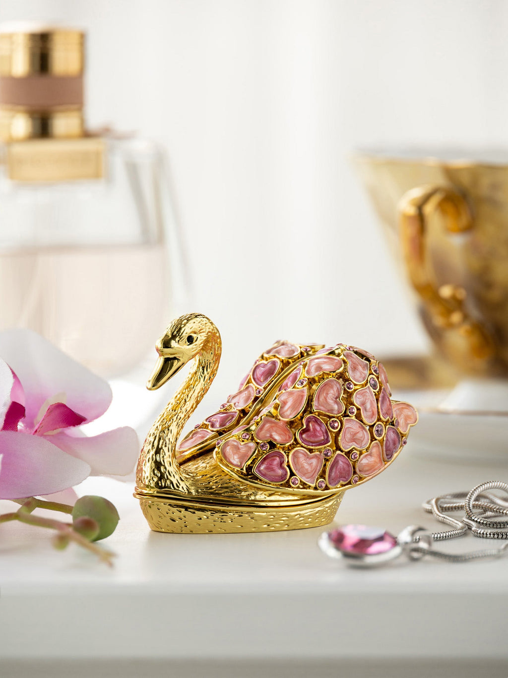 Golden Swan with Hearts-1